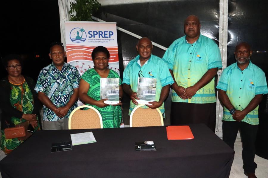 Vanuatu government officials with SPREP DG at the launch.